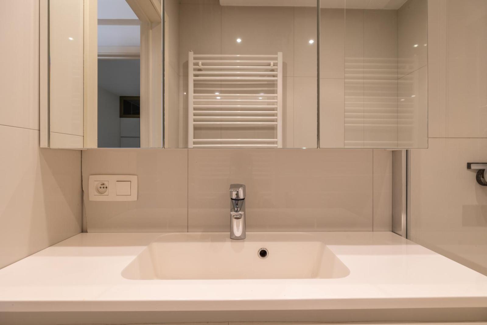 Modern Family With Amazing Seaview And Infrared Sauna T52
