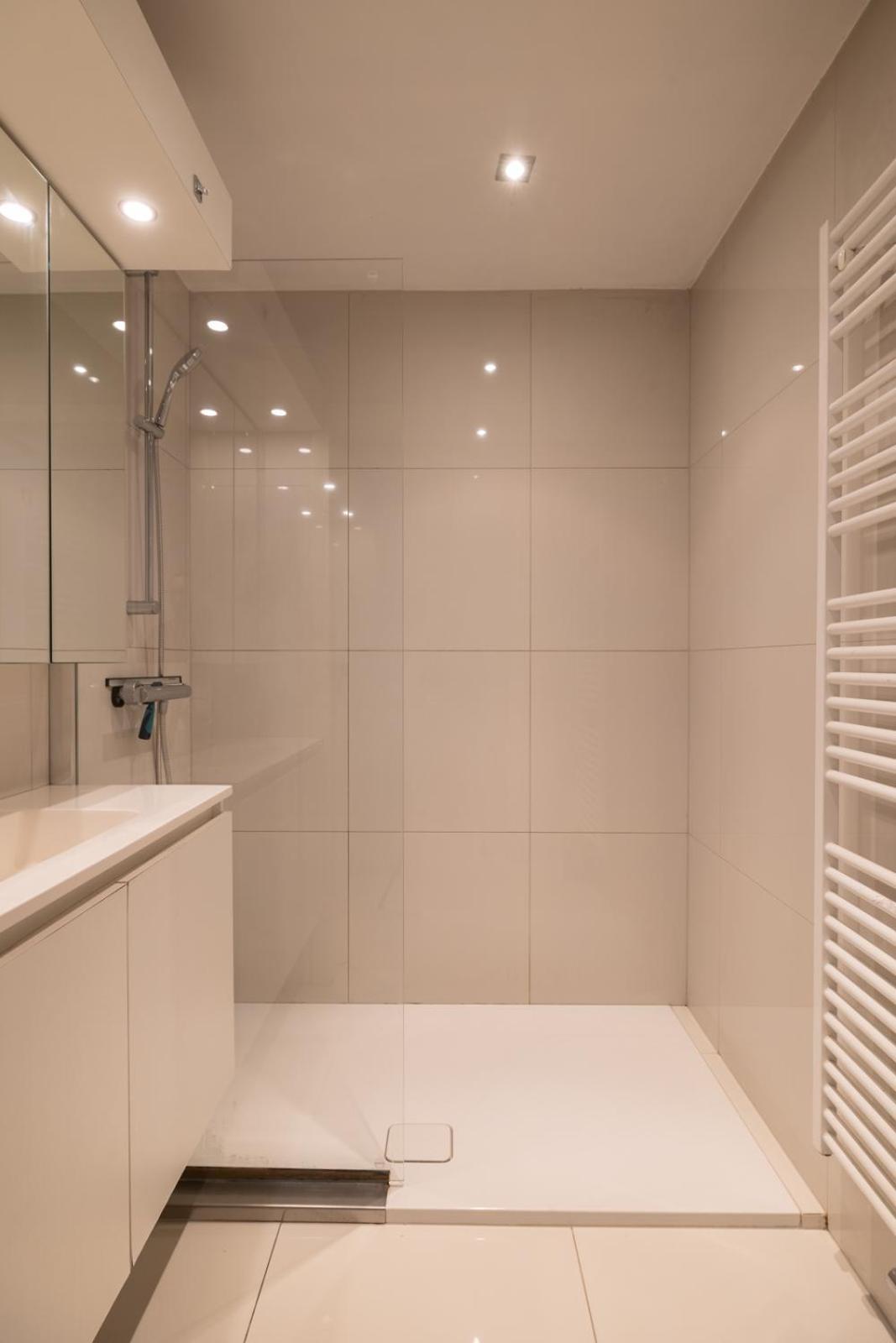 Modern Family With Amazing Seaview And Infrared Sauna T52